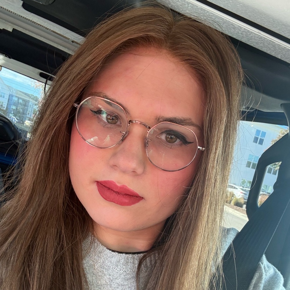 Meet your Posher, Hannah!
